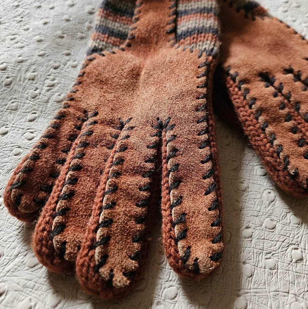 Vintage NOS Van Raalte Brown Acrylic And Leather Suede Gloves - Picture 2 of 7